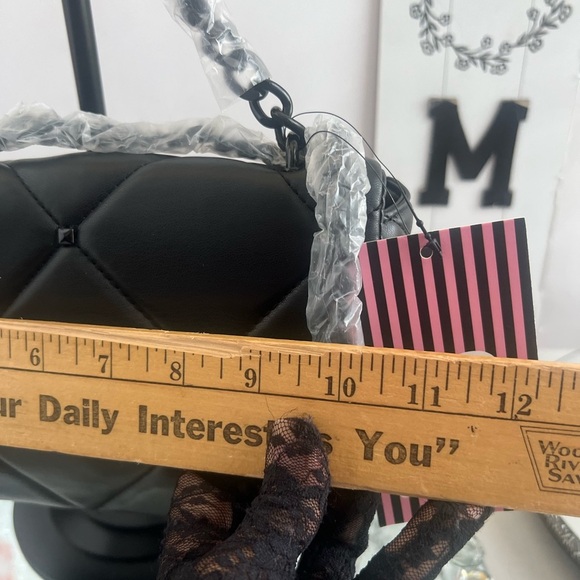 Gilda Paris NWT Black Vegan Leather Quilted  Chain Link Strap Bag - Picture 10 of 12